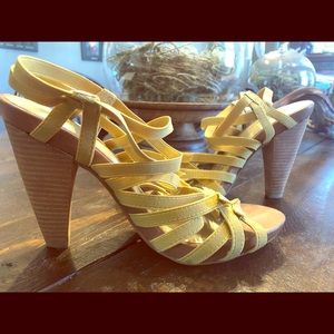 Yellow stunning heels from Seychelles size 7.5